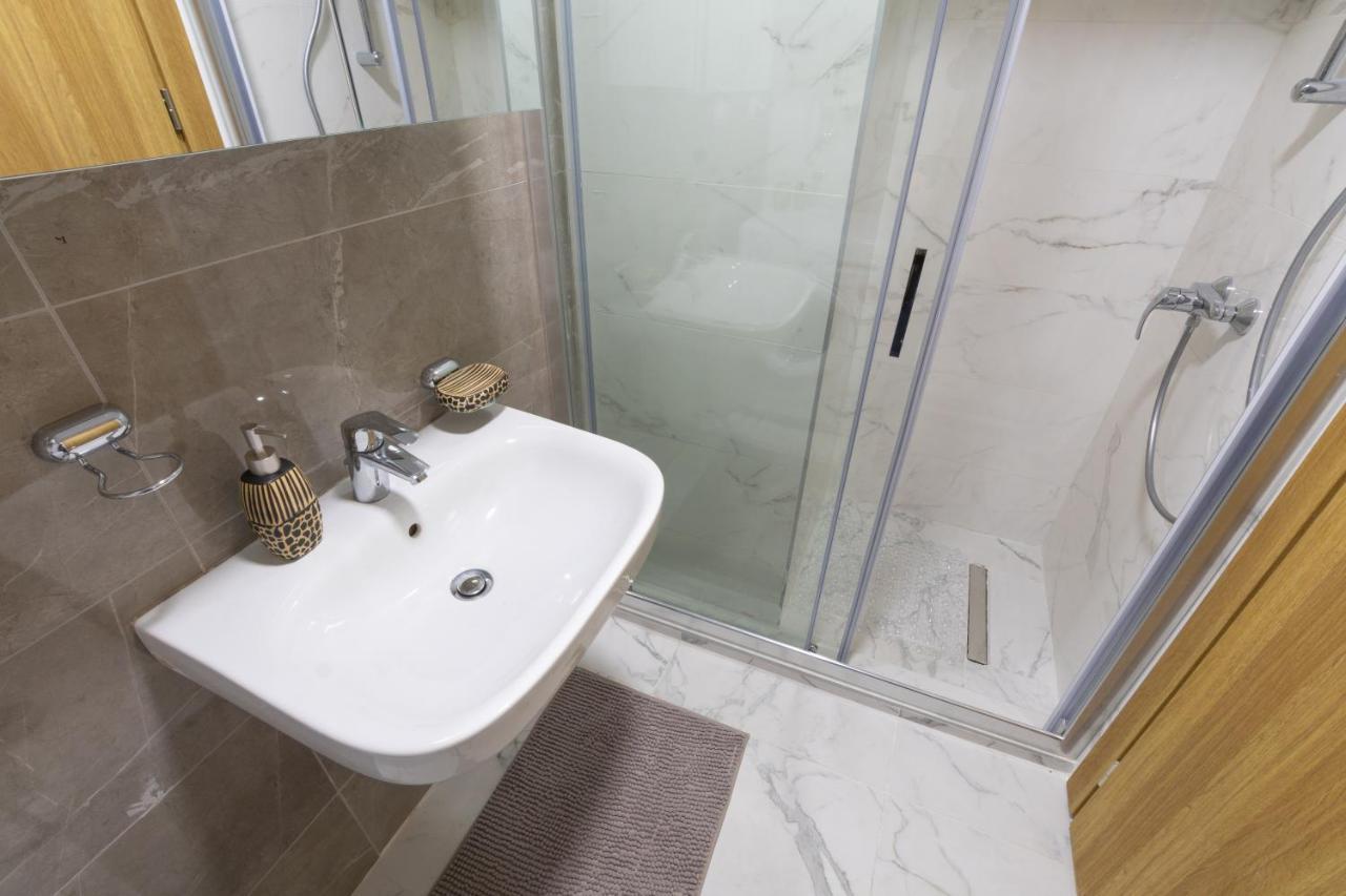 Modern ǀ 1 Bedroom ǀ Wifi Скоп'є Екстер'єр фото